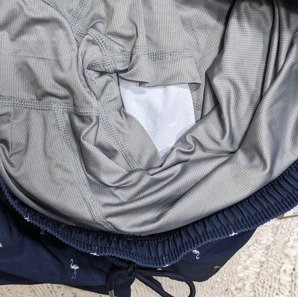 NWT Goodfellow & Co XL Swim Trunks 7 inch Inseam, Navy with White Flamingos - Picture 6 of 8